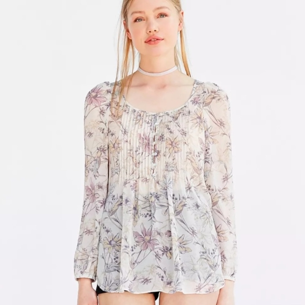 3/$30 Kimchi Blue Urban Outfitters Floral Print Women's Top Semi Sheer Small